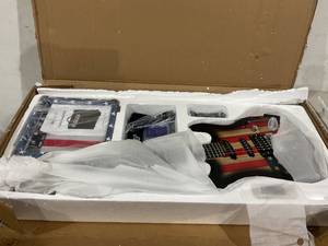 lot 87 image: Leo Jaymz 39 Inch Full Size Electric Guitar and 20W Amplifer Kit