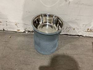 lot 287 image: Pet Junkie Santa Fe Icy Gray Resin Elevated Dog Bowl with Stainless Steel Washable Inner Bowl