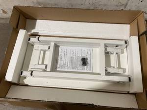 lot 71 image: Heavy Duty White Metal Folding Table