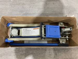 lot 94 image: LiftMaster 2.5 Ton Low Profile Jack