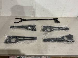 lot 355 image: LOT OF 5 Black Foldable Grabber Reach Tools