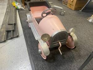 lot 2 image: Pedal Car