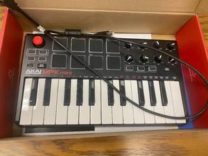 lot 5 image: AKAI Professional Compact Keyboard and Pad Controller