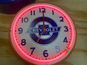 lot 7 image: Chevrolet Neon Clock