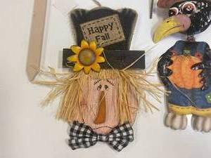 lot 9 image: FallThanksgiving Decor