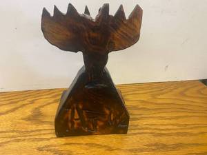 lot 13 image: Wooden Moose Toilet Paper Holder