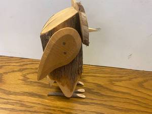 lot 18 image: Wooden Owl Carving