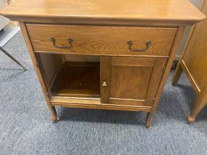 lot 35 image: Vintage Wooden Cabinet