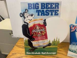 lot 50 image: Hamms Tabletop Displays