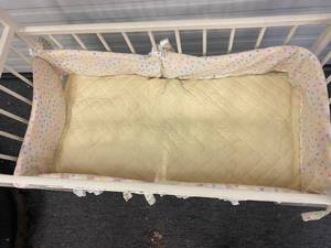 lot 103 image: Vintage Doll Crib