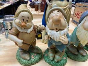 lot 116 image: Disney Snow White and Dwarfs Solar Lawn Ornaments