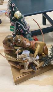 lot 90 image: Christmas Decor
