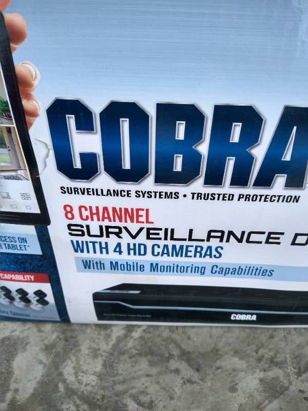 Cobra 8 Channel Surveillance DVR with 4 HD Cameras and Mobile Monitoring  Capabilities : : Electrónicos