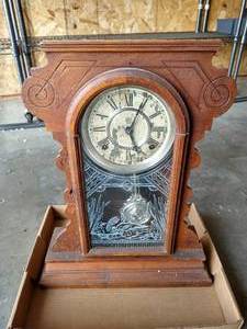 lot 1 image: Antique Waterbury Clock