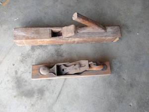 lot 11 image: (2) Antique Planers