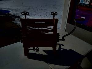 lot 50 image: Antique Clothes Wringer