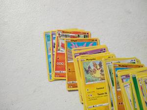 lot 53 image: (100) Pokemon Cards