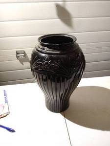 lot 80 image: Large Glass Vase
