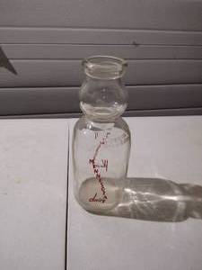 lot 100 image: Vintage Minnesota Dairy Cream Top Milk Bottle