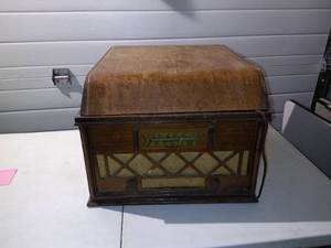 lot 102 image: Vintage Warwick Record Player
