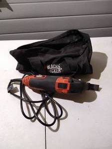lot 104 image: Black And Decker Corded Oscillating Tool