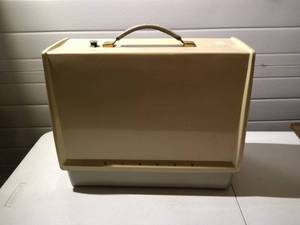 lot 130 image: Singer Stylist 513 Sewing Machine With Case