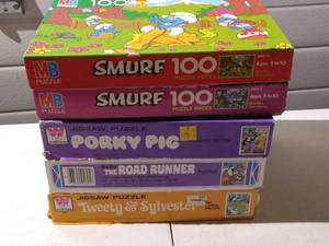 lot 148 image: (5) Vintage Kids Puzzles - Smurfs And Looney Toons