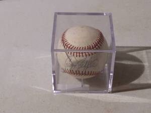 lot 223 image: Signed Official Major League Baseball - Gregg Jefferies