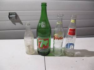 lot 188 image: (4) Vintage Pop Bottles