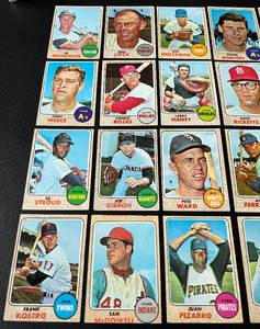 lot 128 image: 1968 Topps 20 Card Vintage Baseball Lot