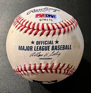 lot 15 image: Rod Carew Signed Baseball with PSA COA Minnesota Twins