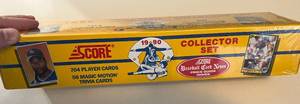 lot 340 image: 1990 Score Baseball Complete Sealed Factory Set - Baseball Cards