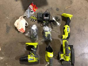 RYOBI ONE 18V Lithium-ion Cordless 3-Tool Combo Kit with (1) 4.0 Ah Battery, (1) 1.5 Ah Battery, Charger, and Bag  Customer Returns See Pictures