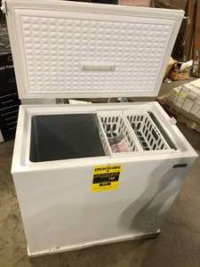 Magic Chef 7.0 cu. ft. Chest Freezer in White Customer Returns See Pictures
