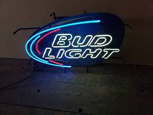 lot 9 image: Bud Light Neon Sign