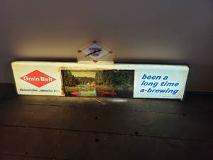 lot 16 image: Vintage Grain Belt Light Up Sign