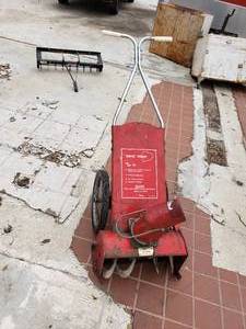 lot 30 image: Vintage Snow Blower