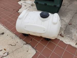 lot 31 image: Like New Hardly Used 40 Gallon Sprayer Tank