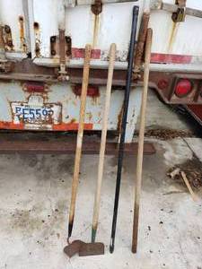 lot 43 image: Hoe, Scraper, Handles