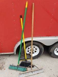 lot 46 image: Lot of 3 Brooms
