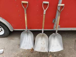 lot 48 image: Lot of 3 Scoop Shovels