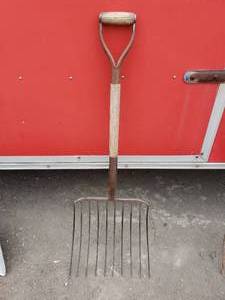 lot 49 image: Potato Fork