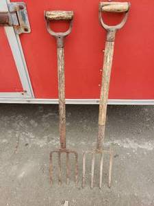 lot 50 image: Lot of 2 Garden Spading Forks