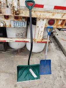 lot 57 image: Snow Shovels