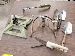 lot 70 image: Hand Garden Tools, Sprinklers