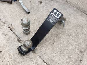lot 74 image: Drop Hitch and Ball