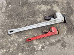 lot 81 image: Pair of Pipe Wrenches, 24 is Aluminum