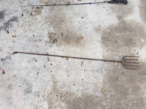 lot 94 image: Fish Spearing Spear