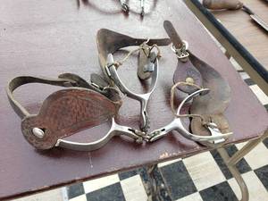 lot 110 image: 3 Spurs