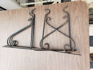 lot 115 image: Lot of 4 Wall Mounted Iron Brackets for Plants, Lanterns, Signs Etc